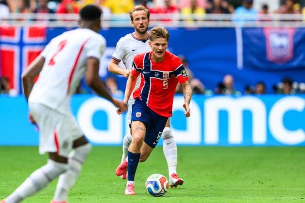 260711 David Moller Wolfe of Norway and Harry Kane of England during the FIFA World Cup, WM, Weltmeisterschaft, Fussball 2026 quarter-final football match between Norway and England on July 11, 2026 in Miami. Photo: Jon Olav Nesvold BILDBYRAN COP 217 VG0992 bbeng fotboll football soccer fotball vm fotbolls-vm fotball-vm fotbolls-vm 2026 fifa world cup 2026 kvartfinale kvartsfinal quarterfinal quarter-final england norge norway *** July 11, 2026: David Moller Wolfe of Norway and Harry Kane of England during the 2026 FIFA World Cup quarterfinal soccer match between Norway and England on July 11, 2026 in Miami. Photo by Jon Olav Nesvold, BILDBYRAN COP 217 VG0992 bbeng soccer football fotball World Cup soccer World Cup fotball World Cup soccer World Cup 2026 FIFA World Cup 2026 quarterfinal quarterfinal quarter final England Norway  Copyright: JONxOLAVxNESVOLD BB260711JE062