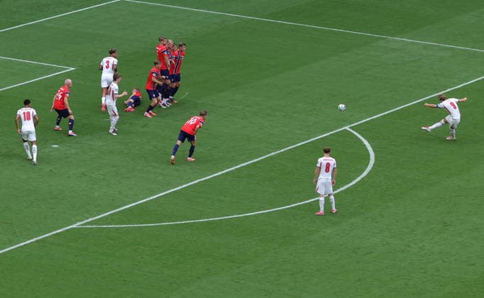 FIFA World Cup, WM, Weltmeisterschaft, Fussball 2026 quarterfinals - Norway vs England Harry Kane of England takes a free kick during the FIFA World Cup 2026 quarterfinals match Norway against England, in Miami, USA, 11 July 2026. MIAMI United States  Copyright: xCRISTOBALxHERRERA-ULASHKEVICHx