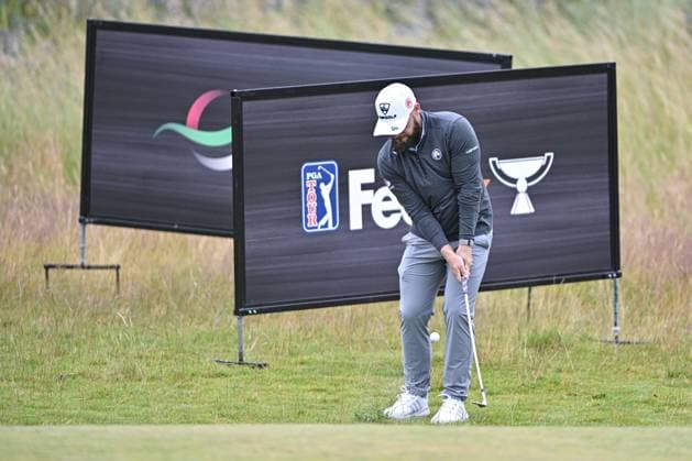 Scottish Open Day Three Tyrrell Hatton chips on hole 1 on Day Three of the Genesis Scottish Open 2026 at The Renaissance Club, North Berwick 11 07 2026 UK Newspapers OUT Copyright: xJamiexJohnstonx FIL-23616-0128