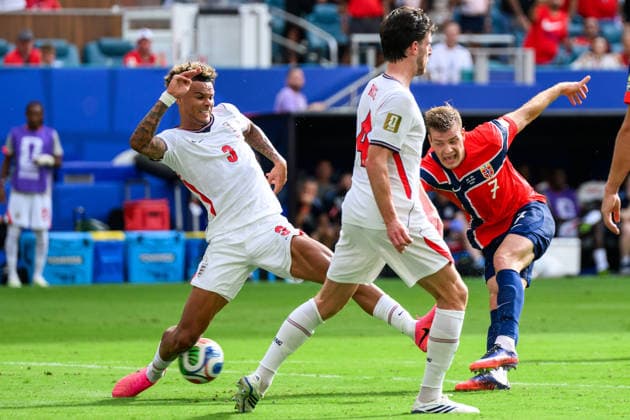 260711 Nico O Reilly of England and Alexander Sorloth of Norway during the FIFA World Cup, WM, Weltmeisterschaft, Fussball 2026 quarter-final football match between Norway and England on July 11, 2026 in Miami. Photo: Jon Olav Nesvold BILDBYRAN COP 217 VG0992 bbeng fotboll football soccer fotball vm fotbolls-vm fotball-vm fotbolls-vm 2026 fifa world cup 2026 kvartfinale kvartsfinal quarterfinal quarter-final england norge norway *** July 11, 2026: Nico O Reilly of England and Alexander Sorloth of Norway during the 2026 FIFA World Cup quarterfinal soccer match between Norway and England on July 11, 2026 in Miami. Photo by Jon Olav Nesvold, BILDBYRAN COP 217 VG0992 bbeng soccer football fotball World Cup soccer World Cup 2026 FIFA World Cup 2026 quarterfinal quarterfinal quarter final England Norway  Copyright: JONxOLAVxNESVOLD BB260711JE081