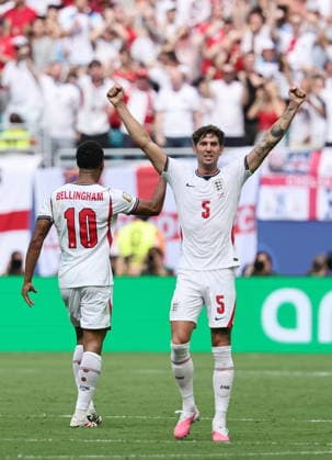 FIFA World Cup, WM, Weltmeisterschaft, Fussball 2026 quarterfinals - Norway vs England Jude Bellingham (L) of England celebrates next to teammate John Stones after scoring the 1-1 during the FIFA World Cup 2026 quarterfinals match Norway against England, in Miami, USA, 11 July 2026. MIAMI United States  Copyright: xRONALDxWITTEKx