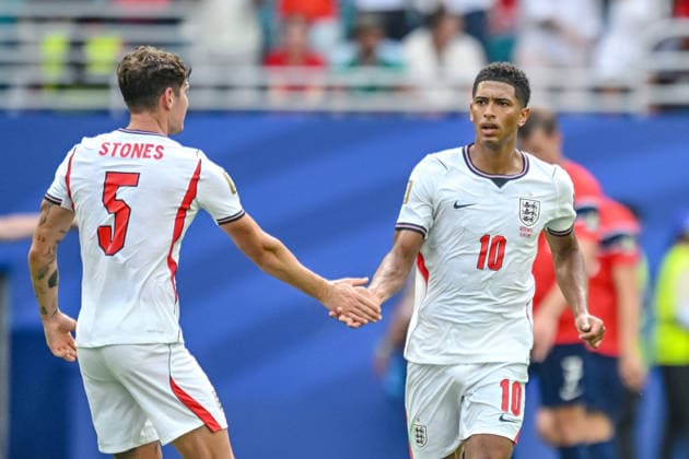 Jude Bellingham (England) celebrates after scoring his team s first goal with teammate during the FIFA World Cup, WM, Weltmeisterschaft, Fussball 2026 Quarter Final match between Norway and England at Miami Stadium on July 11, 2026 in Miami Gardens, United States. (Photo by Harry Langer DeFodi Images) - *** Jude Bellingham of England celebrates after scoring his team s first goal with a teammate during the 2026 FIFA World Cup quarterfinal match between Norway and England at Miami Stadium on July 11, 2026, in Miami Gardens, United States. Photo by Harry Langer, DeFodi Images