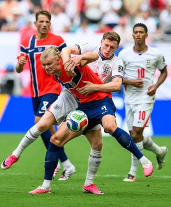260711 Erling Braut Haaland of Norway and Elliot Anderson of England during the FIFA World Cup, WM, Weltmeisterschaft, Fussball 2026 quarter-final football match between Norway and England on July 11, 2026 in Miami. Photo: Vegard Grott BILDBYRAN kod VG VG0992 bbeng fotboll football soccer fotball vm fotbolls-vm fotball-vm fotbolls-vm 2026 fifa world cup 2026 kvartfinale kvartsfinal quarterfinal quarter-final england norge norway *** July 11, 2026: Erling Braut Haaland of Norway and Elliot Anderson of England during the 2026 FIFA World Cup quarterfinal soccer match between Norway and England on July 11, 2026 in Miami Photo by Vegard Grott BILDBYRAN code VG VG0992 bbeng soccer football fotball World Cup soccer World Cup 2026 FIFA World Cup 2026 quarterfinal quarterfinal quarterfinal quarter final England Norway  Copyright: VEGARDxGRoTT BB260711VG048