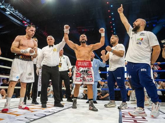 Jubel bei Granit Stein und seinem Team nach dem Sieg, Felix Sturm vs. Granit Stein , Boxen, One last dance, 11.07.2026 Felix Sturm vs. Granit Stein , Boxen, One last dance, 11.07.2026 Stuttgart *** Jubilation for Granit Stein and his team after the victory, Felix Sturm vs. Granit Stein, Boxing, One Last Dance, July 11, 2026 Felix Sturm vs. Granit Stein, Boxing, One Last Dance, July 11, 2026 Stuttgart Copyright: xMichaelxSchmidt Eibner-Pressefotx EP_MST