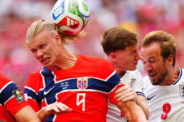 Norway v England - FIFA World Cup, WM, Weltmeisterschaft, Fussball 2026 - Quarter Finals MIAMI GARDENS, FLORIDA - JULY 11: Harry Kane of England in action against Erling Haaland of Norway during the 2026 FIFA World Cup quarterfinal match between Norway and England at Miami Stadium in Miami Gardens, Florida, United States, on July 11, 2026. Evrim Aydin Anadolu Florida United States. Editorial use only. Please get in touch for any other usage.  Copyright: x2026xAnadoluxEvrimxAydinx