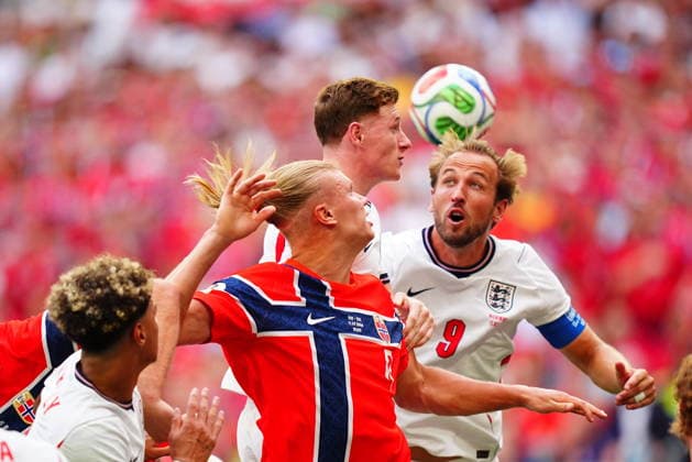 Norway v England - FIFA World Cup, WM, Weltmeisterschaft, Fussball 2026 - Quarter Finals MIAMI GARDENS, FLORIDA - JULY 11: Harry Kane of England in action against Erling Haaland of Norway during the 2026 FIFA World Cup quarterfinal match between Norway and England at Miami Stadium in Miami Gardens, Florida, United States, on July 11, 2026. Evrim Aydin Anadolu Florida United States. Editorial use only. Please get in touch for any other usage.  Copyright: x2026xAnadoluxEvrimxAydinx