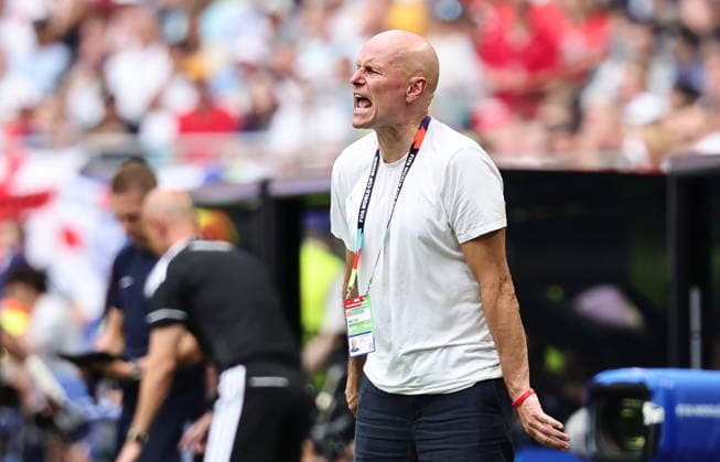 FIFA World Cup, WM, Weltmeisterschaft, Fussball 2026 quarterfinals - Norway vs England Norway s head coach Stale Solbakken gestures on the touchline during the FIFA World Cup 2026 quarterfinals match Norway against England, in Miami, USA, 11 July 2026. MIAMI United States  Copyright: xRONALDxWITTEKx