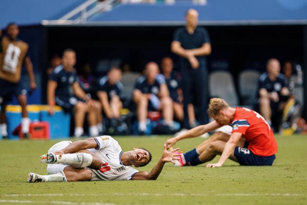Norway vs England MIAMI, FL - 11.07.2026: NORWAY VS ENGLAND - HEGGEM Torbjorn of Norway steps on the ankle of BELLINGHAM Jude of England during the match between Norway and England in the quarterfinals of the 2026 World Cup, held at Hard Rock Stadium in Miami, United States. (Photo: Marcelo Machado de Melo Fotoarena) x2983195x  MarceloxMachadoxdexMelo