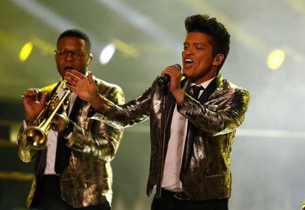 USA AMERICAN FOOTBALL SUPER BOWL Super Bowl XLVIII Denver Broncos against the Seattle Seahawks epa04053084 US Singer Bruno Mars performs during the halftime show of Super Bowl XLVIII at the MetLife Stadium in East Rutherford, New Jersey, USA, 02 February 2014. EAST RUTHERFORD United States  Copyright: xPAULxBUCKx