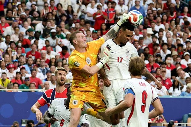 FIFA World Cup, WM, Weltmeisterschaft, Fussball 2026 quarterfinals - Norway vs England Goalkeeper Jordan Pickford (L) of England in action during the FIFA World Cup 2026 quarterfinals match Norway against England, in Miami, USA, 11 July 2026. MIAMI United States  Copyright: xRONALDxWITTEKx