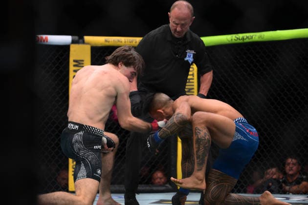 July 11, 2026, Las Vegas, Nevada, USA: LUKE RILEY defeated KAI KAMAKA III by TKO (strikes) at 3:03 of Round 1 during UFC 329 at the T-Mobile Arena in Las Vegas. UFC 329: Luke Riley Stops Kai Kamaka In Round 1  - ZUMAo117 20260711_zsp_o117_039 Copyright: xMikaelxOnax