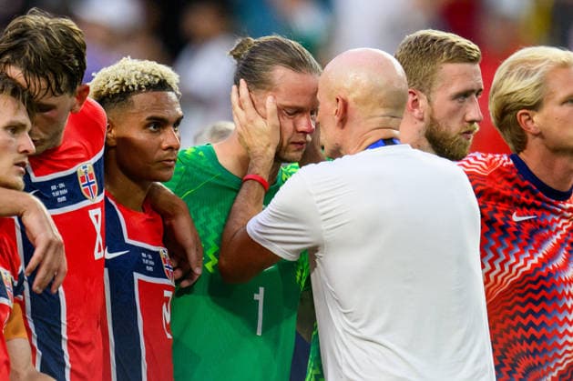 260711 goalkeeper orjan Nyland and Head coach Stale Solbakken of Norway after the FIFA World Cup, WM, Weltmeisterschaft, Fussball 2026 quarter-final football match between Norway and England on July 11, 2026 in Miami. Photo: Jon Olav Nesvold BILDBYRAN COP 217 VG0992 bbeng fotboll football soccer fotball vm fotbolls-vm fotball-vm fotbolls-vm 2026 fifa world cup 2026 kvartfinale kvartsfinal quarterfinal quarter-final england norge norway depp *** July 11, 2026: Goalkeeper Orjan Nyland and head coach Stale Solbakken of Norway after the 2026 FIFA World Cup quarterfinal soccer match between Norway and England on July 11, 2026 in Miami. Photo by Jon Olav Nesvold, BILDBYRAN COP 217 VG0992 bbeng soccer football fotball World Cup soccer World Cup fotball World Cup soccer World Cup 2026 FIFA World Cup 2026 quarterfinal quarterfinal quarter final england norway depp  Copyright: JONxOLAVxNESVOLD BB260711JE155