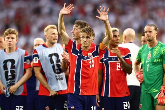 Martin odegaard and Norway players at full time England v Norway, 2026 FIFA World Cup, WM, Weltmeisterschaft, Fussball Quarter-final, Football, Miami Stadium, Miami, Florida, USA - 11 Jul 2026Miami Miami Stadium Florida (FL) United States of America  Copyright: xMichaelxZemanek Shutterstockx 16986212ee