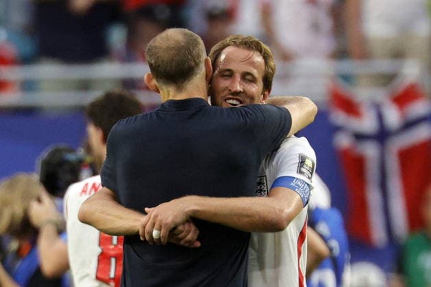 FIFA World Cup, WM, Weltmeisterschaft, Fussball 2026 quarterfinals - Norway vs England England s head coach Thomas Tuchel (L) celebrates with his player Harry Kane (R) after winning the FIFA World Cup 2026 quarterfinals match Norway against England, in Miami, Florida, USA, 11 July 2026. MIAMI United States  Copyright: xSHAWNxTHEWx