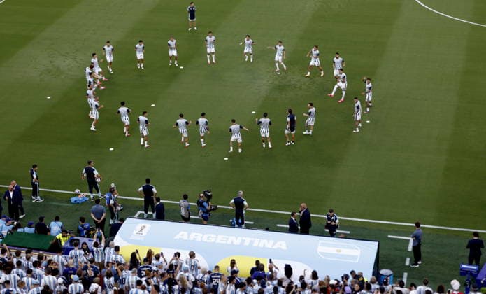 FIFA World Cup, WM, Weltmeisterschaft, Fussball 2026 quarterfinals - Argentina vs Switzerland Players of Argentina warm up before the FIFA World Cup 2026 quarterfinals match Argentina vs Switzerland, in Kansas City, USA, 11 July 2026. KANSAS CITY United States  Copyright: xWILLxOLIVERx