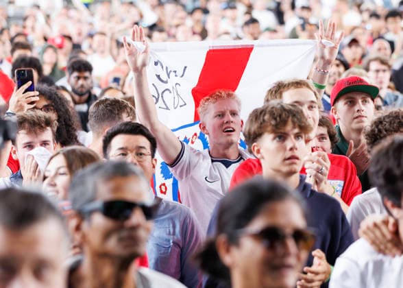 July 11, 2026, Vancouver, British Columbia, Canada: Supporters of England attend the FIFA Fan Festival Vancouver at PNE of the FIFA World Cup, WM, Weltmeisterschaft, Fussball 2026 Quarter Finals match between Norway and England. World Cup 2026: Quarter Final: Norway 1:2 England: FIFA FAN FESTIVAL  - ZUMAc132 20260711_fap_c132_007 Copyright: xAndrewxChinx