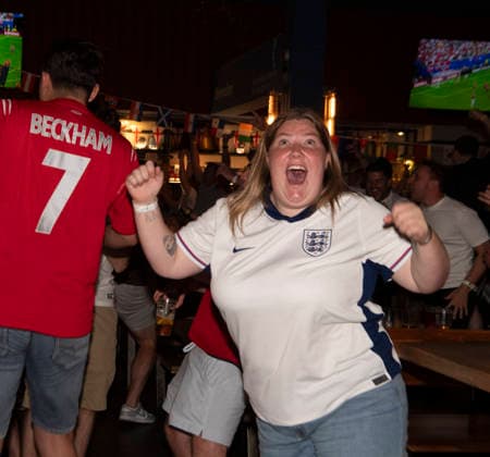 Norway v England at Broomfields England fans during a screening of the FIFA World Cup, WM, Weltmeisterschaft, Fussball 2026 match between Norway and England at Broomfields in the CopperJax Community Stadium, London 11 07 2026 UK Newspapers OUT Copyright: xAlanxWalterx FIL-23610-0036