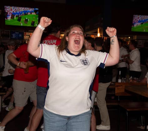 Norway v England at Broomfields England fans during a screening of the FIFA World Cup, WM, Weltmeisterschaft, Fussball 2026 match between Norway and England at Broomfields in the CopperJax Community Stadium, London 11 07 2026 UK Newspapers OUT Copyright: xAlanxWalterx FIL-23610-0037