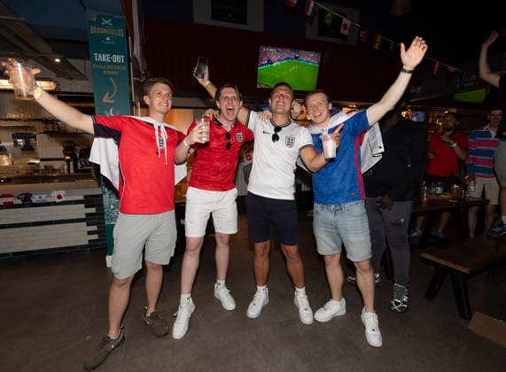 Norway v England at Broomfields England fans during a screening of the FIFA World Cup, WM, Weltmeisterschaft, Fussball 2026 match between Norway and England at Broomfields in the CopperJax Community Stadium, London 11 07 2026 UK Newspapers OUT Copyright: xAlanxWalterx FIL-23610-0046