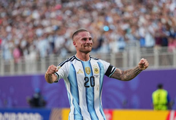 Alexis Mac Allister (Argentina) scores and celebrates his teams first goal during Argentina and Switzerland, Quarter final FIFA World Cup, WM, Weltmeisterschaft, Fussball 2026, Kansas Stadium, Kansas, USA on July 11, 2026. Thor Wegner DeFodi Images. (Photo by DeFodi Images) - *** Alexis Mac Allister of Argentina scores and celebrates his team s first goal during the quarterfinal match between Argentina and Switzerland at the 2026 FIFA World Cup at Kansas Stadium in Kansas, USA, on July 11, 2026. Photo by DeFodi Images (Thor Wegner)