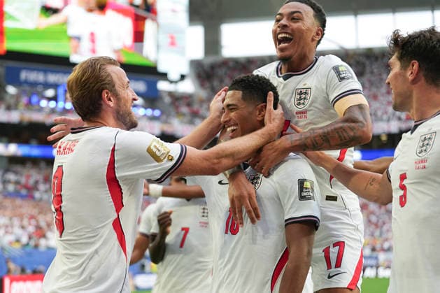 MIAMI GARDENS, FL - JULY 11: England midfielder Jude Bellingham (10) celebrates with teammates after his overtime goal during the FIFA World Cup, WM, Weltmeisterschaft, Fussball Quarter-Final between Norway and England on Saturday, July 11, 2026 at Miami Stadium in Miami Gardens, FL (Photo by Peter Joneleit Icon Sportswire) SOCCER: JUL 11 FIFA World Cup 26 Quarter-Final - Norway v England EDITORIAL USE ONLY Icon260711064