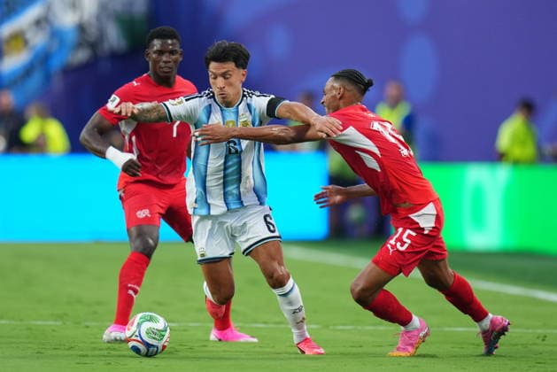 Argentina v Switzerland - FIFA World Cup, WM, Weltmeisterschaft, Fussball 2026 - Quarter Finals KANSAS CITY, MISSOURI, US - JULY 11: Lisandro Martinez (6) of Argentina in action during the 2026 FIFA World Cup quarter-final match between Argentina and Switzerland at Arrowhead Stadium in Kansas City, Missouri, US, on July 11, 2026. Ercin Erturk Anadolu Missouri United States. Editorial use only. Please get in touch for any other usage.  Copyright: x2026xAnadoluxErcinxErturkx