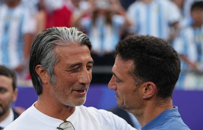 Lionel Scaloni (Argentina) and Murat Yakin (Switzerland) during Argentina and Switzerland, Quarter final FIFA World Cup, WM, Weltmeisterschaft, Fussball 2026, Kansas Stadium, Kansas, USA on July 11, 2026. Thor Wegner DeFodi Images. (Photo by DeFodi Images) - *** Lionel Scaloni (Argentina) and Murat Yakin (Switzerland) during the quarterfinal match between Argentina and Switzerland at the 2026 FIFA World Cup, Kansas Stadium, Kansas, USA, on July 11, 2026. Photo by Thor Wegner, DeFodi Images