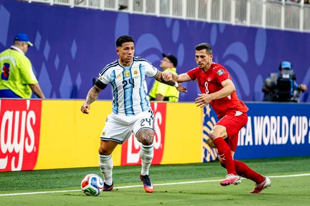KANSAS CITY - (lr) Enzo Fernandez of Argentina and Remo Frueler of Switzerland during the 2026 World Cup match between Argentina and Switzerland at Arrowhead Stadium on July 11, 2026, in Kansas City, United States. (Photo by Stefan Koops EYE4IMAGES DeFodi Images) - *** KANSAS CITY — Enzo Fernandez of Argentina and Remo Frueler of Switzerland during the 2026 World Cup match between Argentina and Switzerland at Arrowhead Stadium on July 11, 2026, in Kansas City, United States. Photo by Stefan Koops, EYE4IMAGES, DeFodi Images