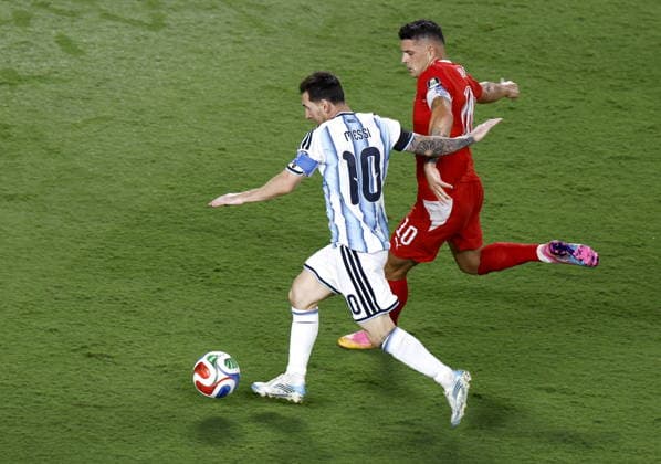 FIFA World Cup, WM, Weltmeisterschaft, Fussball 2026 quarterfinals - Argentina vs Switzerland Lionel Messi (L) of Argentina and Granit Xhaka of Switzerland in action during the FIFA World Cup 2026 quarterfinals match Argentina vs Switzerland, in Kansas City, USA, 11 July 2026. KANSAS CITY United States  Copyright: xWILLxOLIVERx