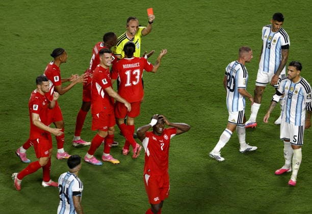 FIFA World Cup, WM, Weltmeisterschaft, Fussball 2026 quarterfinals - Argentina vs Switzerland Breel Embolo (C bottom) of Switzerland is shown the red card by referee Joao Pedro Silva Pinheiro during the FIFA World Cup 2026 quarterfinals match Argentina vs Switzerland, in Kansas City, USA, 11 July 2026. KANSAS CITY United States  Copyright: xWILLxOLIVERx