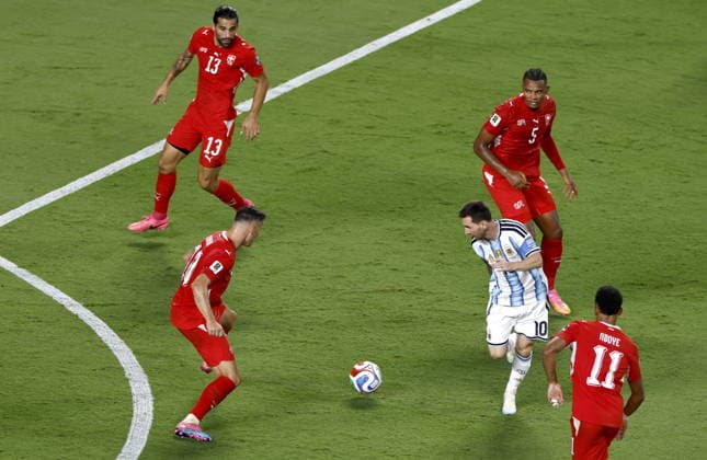 FIFA World Cup, WM, Weltmeisterschaft, Fussball 2026 quarterfinals - Argentina vs Switzerland Lionel Messi (C) of Argentina in action during the FIFA World Cup 2026 quarterfinals match Argentina vs Switzerland, in Kansas City, USA, 11 July 2026. KANSAS CITY United States  Copyright: xWILLxOLIVERx
