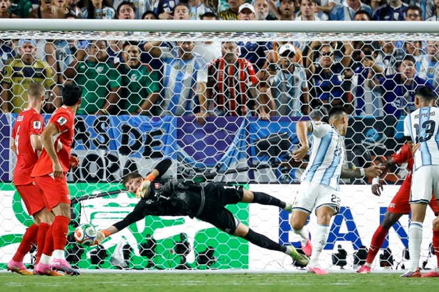 FIFA World Cup, WM, Weltmeisterschaft, Fussball 2026 quarterfinals - Argentina vs Switzerland Goalkeeper Gregor Kobel of Switzerland makes a save during the FIFA World Cup 2026 quarterfinals match Argentina vs Switzerland, in Kansas City, Missouri, USA, 11 July 2026. Kansas City United States  Copyright: xPETERxKLAUNZERx