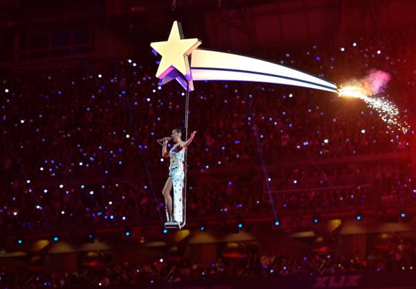 USA AMERICAN FOOTBALL SUPER BOWL Super Bowl XLIX Seattle Seahawks against the New England Patriots epa04600449 US singer Katy Perry performs during the half time show of Super Bowl XLIX between the New England Patriots and the Seattle Seahawks at the University of Phoenix Stadium in Glendale, Arizona, USA 01 February 2015. GLENDALE United States  Copyright: xLARRYxW.xSMITHx