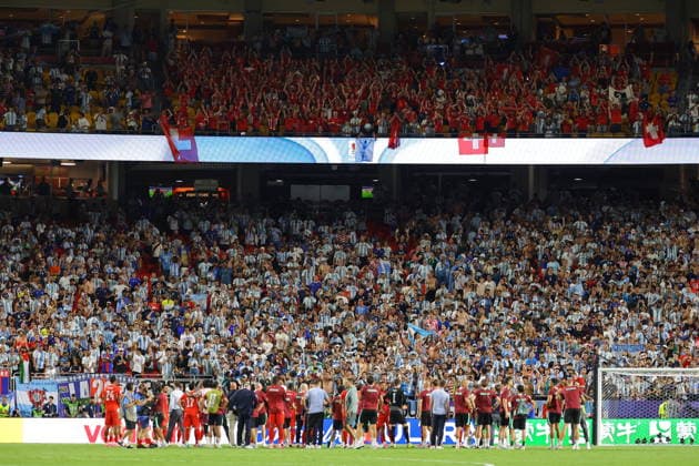 FIFA World Cup, WM, Weltmeisterschaft, Fussball 2026 quarterfinals - Argentina vs Switzerland Players of Switzerland greet their supporters after losing the FIFA World Cup 2026 quarterfinals match Argentina vs Switzerland, in Kansas City, Missouri, USA, 11 July 2026. KANSAS CITY United States  Copyright: xCHRISTOPHERxNEUNDORFx