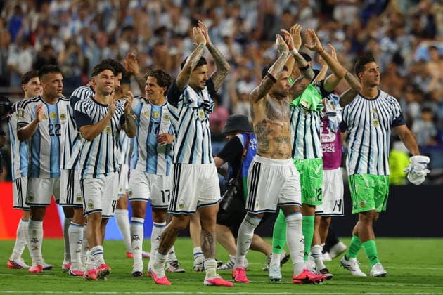 FIFA World Cup, WM, Weltmeisterschaft, Fussball 2026 quarterfinals - Argentina vs Switzerland Players of Argentina celebrate with their supporters after winning the FIFA World Cup 2026 quarterfinals match Argentina vs Switzerland, in Kansas City, Missouri, USA, 11 July 2026. KANSAS CITY United States  Copyright: xCHRISTOPHERxNEUNDORFx