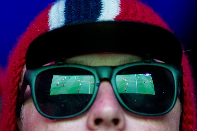 Fotball-VM 2026: Norge - England Oslo 20260711. Publikum ser pa VM-kampen mellom Norge og England som vises pa storskjerm i Oslo sentrum lordag kveld. Foto: Javad Parsa NTB Oslo Norge EDITORIAL USE ONLY. RESTRICTED USE FOR BETTING COMPANIES Ref:_SPOM_Zc5EemEuY.jpg *** 2026 World Cup Norway England Oslo 20260711 Spectators watch the World Cup match between Norway and England, shown on a big screen in downtown Oslo on Saturday evening. Photo: Javad Parsa, NTB, Oslo, Norway. EDITORIAL USE ONLY. RESTRICTED USE FOR BETTING COMPANIES  Copyright: xJavadxParsax xNTBx