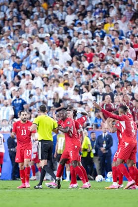 Breel Embolo of Switzerland argues with referee Joao Pinheiro during a FIFA Men’s World Cup 2026 quarter-final football match between Argentina and Switzerland at Kansas City Stadium, in Kansas City on July 11th 2026 (Photo by Alexandra Fechete SPP)  Copyright: xAlexandraxFechete SPPx Sportspressphoto_SPR189566