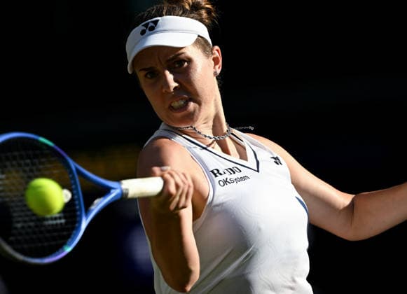 (260712) -- LONDON, July 12, 2026 -- Linda Noskova of the Czech Republic hits a return during the women s singles final against Karolina Muchova of the Czech Republic at the Wimbledon Tennis Championships in London, Britain, on July 11, 2026. ) (SP)BRITAIN-LONDON-TENNIS-WIMBLEDON-WOMEN S SINGLES LixYing 