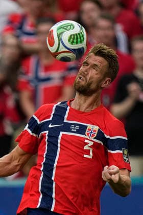 July 11, 2026, Miami Gardens, Florida, USA: Defender Kristoffer Vassbakk Ajer (3) of Norway heads the ball during the quarterfinal match between England and Norway at Miami Stadium. England defeated Norway 2-1. World Cup 2026: Quarterfinal: England 2 : 1 Norway  - ZUMAd212 20260711_zsp_d212_090 Copyright: xRichardxDolex