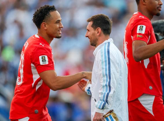 JULY 11, 2026: Argentina forward Lionel Messi (10) shakes hand with Switzerland forward Noah Okafor (19) prior to start of the match at Kansas City Stadium in Kansas City, MO. CSM FIFA World Cup, WM, Weltmeisterschaft, Fussball 2026: Argentina Vs Switzerland JUL 11  - ZUMAc04_ 20260711_zma_c04_007 Copyright: xRomanxPunox