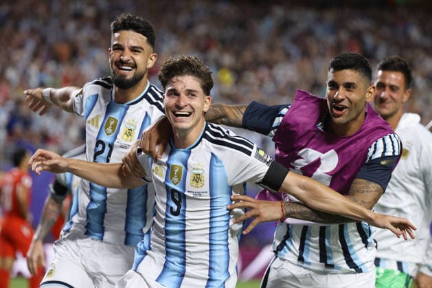 Julian Alvarez (C) of Argentina celebrates a goal during a FIFA World Cup, WM, Weltmeisterschaft, Fussball 2026 quarter-final match between Argentina and Switzerland at Arrowhead Stadium in Kansas City, USA, 11 July 2026. FIFA World Cup 2026: Argentina - Switzerland !ACHTUNG: NUR REDAKTIONELLE NUTZUNG!  Copyright: xKennethxFernándezx GR7124 20260712-55020871644_1