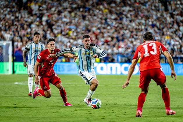 KANSAS CITY - (lr) Fabian Rieder of Switzerland and Rodrigo De Paul of Argentina during the 2026 World Cup match between Argentina and Switzerland at Arrowhead Stadium on July 11, 2026, in Kansas City, United States. (Photo by Stefan Koops EYE4IMAGES DeFodi Images) - *** KANSAS CITY — Fabian Rieder of Switzerland and Rodrigo De Paul of Argentina during the 2026 World Cup match between Argentina and Switzerland at Arrowhead Stadium on July 11, 2026, in Kansas City, United States. Photo by Stefan Koops, EYE4IMAGES, DeFodi Images