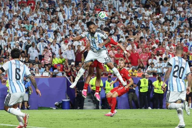 KANSAS CITY, MO - JULY 11: Nicolas Gonzalez 15 of Argentina goes high to head a ball away from the box in the second extra time period of the FIFA World Cup, WM, Weltmeisterschaft, Fussball 2026 Quarterfinal match between Argentina and Switzerland on July 11, 2026 at Kansas City Stadium in Kansas City, MO. (Photo by Scott Winters Icon Sportswire) SOCCER: JUL 11 FIFA World Cup 26 Quarter-Final - Argentina v Switzerland EDITORIAL USE ONLY Icon2607111186