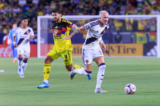 July 11, 2026, Carson, California, USA: Marco Reus 18 of the LA Galaxy steals the ball from Henry Martin 9 of Club America during their International Friendly, Länderspiel, Nationalmannschaft game on Saturday July 11, 2026 at the Dignity Health Sports Park Stadium in Carson, California. ARIANA RUIZ PI Carson USA - ZUMAp124 20260711_zaa_p124_015 Copyright: xArianaxRuizx
