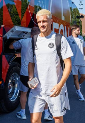 11.07.2026 - Fussball - Saison 2026 2027 - Testspiel Freundschaftsspiel Vorbereitungsspiel: SpVgg Ansbach 09 - 1. FC Nürnberg Nuernberg FCN ( Club ) - Sportfoto Zink DaMa - xdaxmax - Sigurd Haugen ( 9, 1. FC Nürnberg FCN ) steigt aus Bus aus *** July 11, 2026 Soccer Season 2026–2027 Exhibition Match Friendly Match Preseason Match SpVgg Ansbach 09 1 FC Nuremberg Nuremberg FCN Club Sports Photo Zink DaMa xdaxmax Sigurd Haugen 9, 1 FC Nürnberg FCN gets off the bus