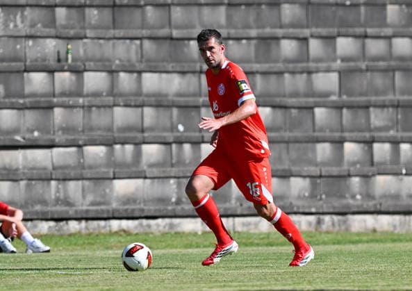 11.07.2026, xsltx, Fussball Testspiel, Eisbachtaler Sportfreunde - FSV Mainz 05 v.l. Stefan Bell (1. FSV Mainz 05) (DFL DFB REGULATIONS PROHIBIT ANY USE OF PHOTOGRAPHS as IMAGE SEQUENCES and or QUASI-VIDEO) *** July 11, 2026, xsltx, soccer friendly match, Eisbachtaler Sportfreunde vs. FSV Mainz 05, photo by Stefan Bell 1, FSV Mainz 05. DFL and DFB regulations prohibit any use of photographs as image sequences and or quasi-video.