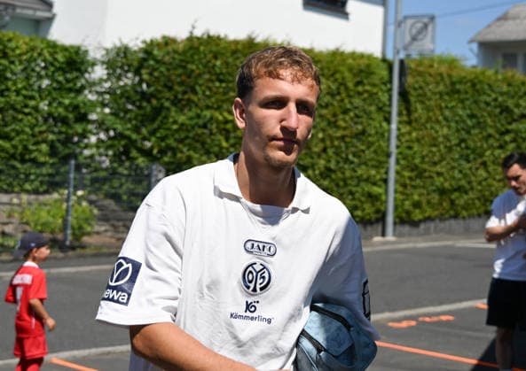 11.07.2026, xsltx, Fussball Testspiel, Eisbachtaler Sportfreunde - FSV Mainz 05 v.l. Nelson Weiper (1. FSV Mainz 05) (DFL DFB REGULATIONS PROHIBIT ANY USE OF PHOTOGRAPHS as IMAGE SEQUENCES and or QUASI-VIDEO) *** July 11, 2026, xsltx, soccer friendly match, Eisbachtaler Sportfreunde vs. FSV Mainz 05, photo by Nelson Weiper 1. FSV Mainz 05. DFL and DFB regulations prohibit any use of photographs as image sequences and or quasi-video.