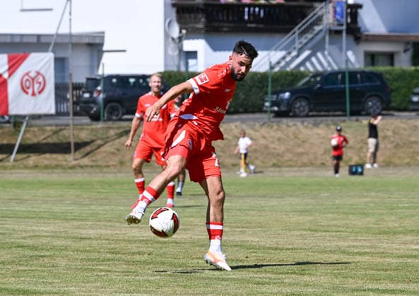 11.07.2026, xsltx, Fussball Testspiel, Eisbachtaler Sportfreunde - FSV Mainz 05 v.l. Marco Richter (1. FSV Mainz 05) (DFL DFB REGULATIONS PROHIBIT ANY USE OF PHOTOGRAPHS as IMAGE SEQUENCES and or QUASI-VIDEO) *** July 11, 2026, xsltx, soccer friendly match, Eisbachtaler Sportfreunde vs. FSV Mainz 05, Marco Richter 1, FSV Mainz 05. DFL and DFB regulations prohibit any use of photographs as image sequences and or quasi-video.