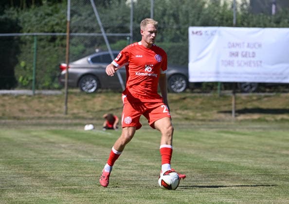 11.07.2026, xsltx, Fussball Testspiel, Eisbachtaler Sportfreunde - FSV Mainz 05 v.l. Andreas Hanche-Olsen (1. FSV Mainz 05) (DFL DFB REGULATIONS PROHIBIT ANY USE OF PHOTOGRAPHS as IMAGE SEQUENCES and or QUASI-VIDEO) *** July 11, 2026, xsltx, soccer friendly match, Eisbachtaler Sportfreunde vs. FSV Mainz 05, photo by Andreas Hanche Olsen 1. FSV Mainz 05. DFL and DFB regulations prohibit any use of photographs as image sequences and or quasi-video.