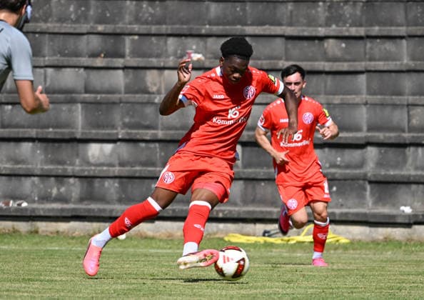 11.07.2026, xsltx, Fussball Testspiel, Eisbachtaler Sportfreunde - FSV Mainz 05 v.l. Rael Nakuzola (1. FSV Mainz 05) (DFL DFB REGULATIONS PROHIBIT ANY USE OF PHOTOGRAPHS as IMAGE SEQUENCES and or QUASI-VIDEO) *** July 11, 2026, xsltx, soccer friendly match, Eisbachtaler Sportfreunde vs. FSV Mainz 05, Rael Nakuzola 1, FSV Mainz 05. DFL and DFB regulations prohibit any use of photographs as image sequences and or quasi-video.
